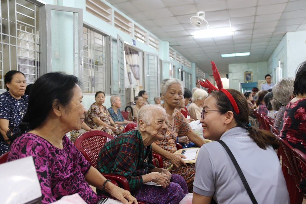 Giáng Sinh Lan Tỏa Yêu Thương Tại Nhà Dưỡng Lão Tình Thương Vinh Sơn