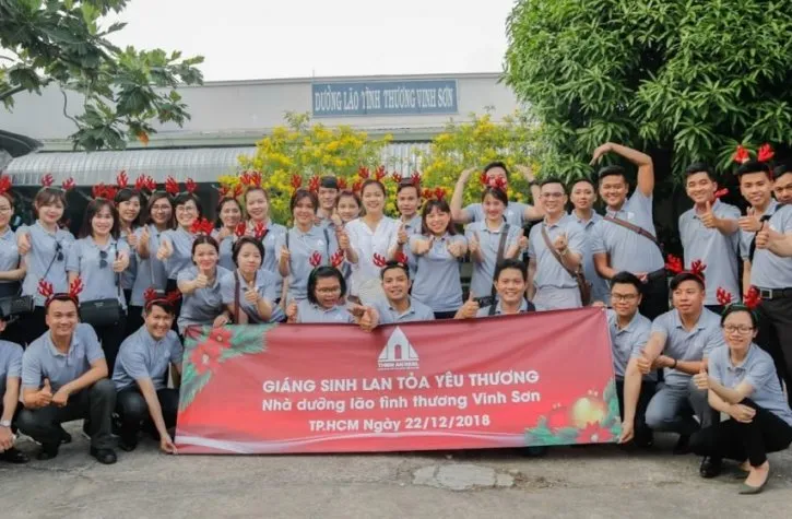 Sharing Love at Vinh Son’s nursing home in Christmas season