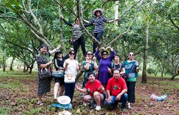 khách hàng trải nghiệm khu du lịch mỹ lệ