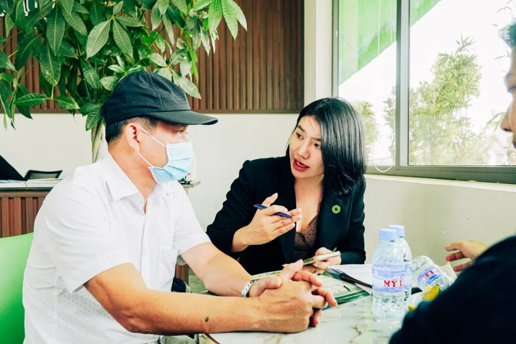 thiên an holdings dẫn khách tham quan tour du lịch mỹ lệ